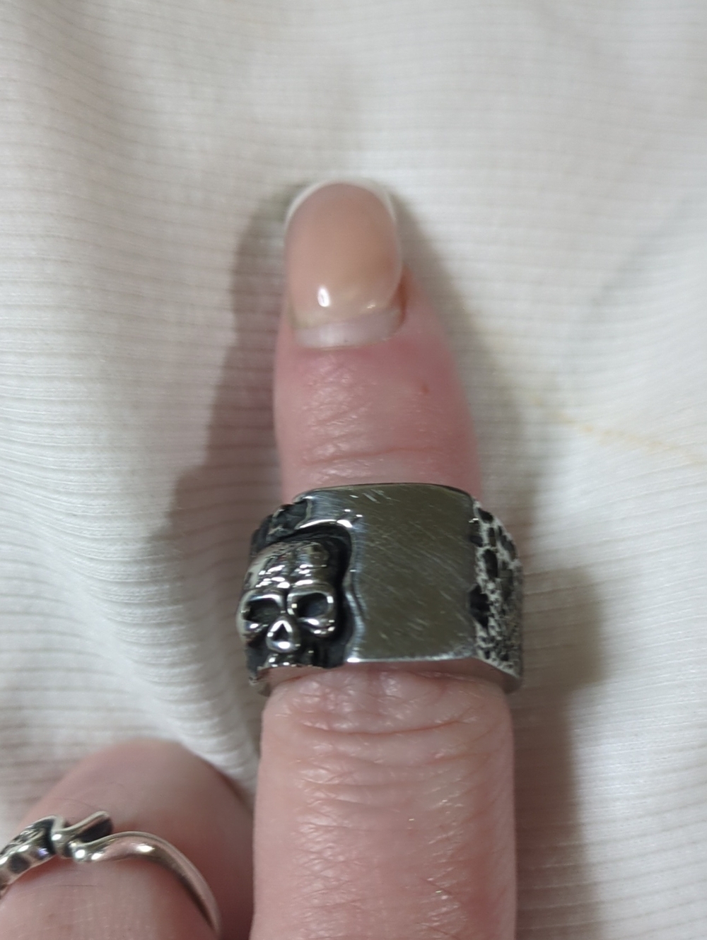 Silver Skull Accent Men's Ring - Silver